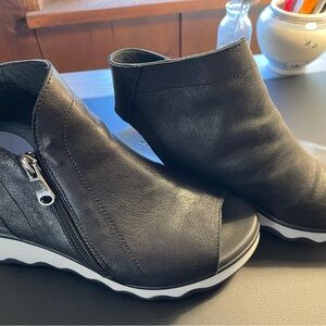 Paula Urban Black Leather Peep Tor Wedge Sandal - Size 37 EU 6.5 US -  Spain